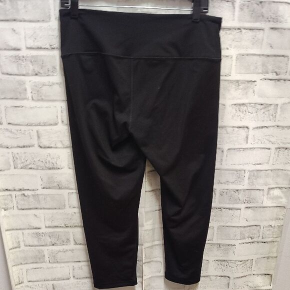 Victoria's Secret Sport Black Leggings - Picture 3 of 4